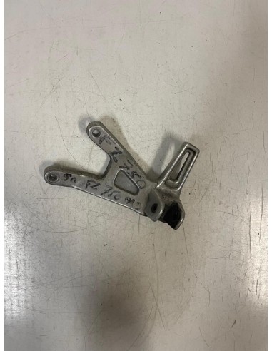 Platine repose pied passager arrière droite YAMAHA FZ 750 1985 - 1991