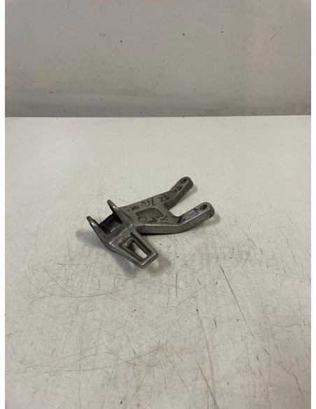 Platine repose pied passager arrière droite YAMAHA FZ 750 1985 - 1991