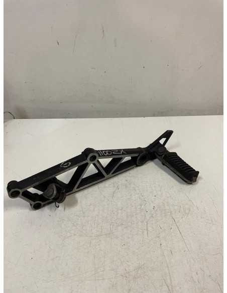 Platine avant gauche repose pied KAWASAKI GPZ 1100 1983 - 1986