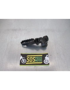 Platine avant gauche repose pied conducteur SUZUKI DR 800 1991  -  1999