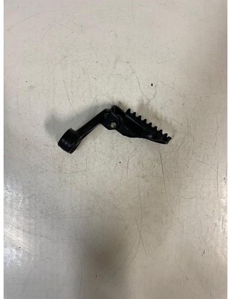 Platine avant droite repose pied conducteur SUZUKI DR 650 1996  -  2003