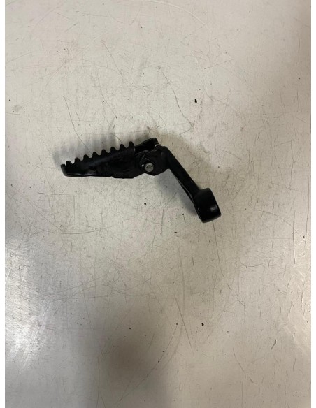 Platine avant gauche repose pied SUZUKI DR 650 1996 - 2003