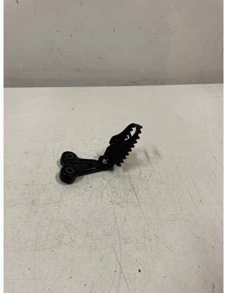 Platine avant gauche repose pied SUZUKI DR 650 1996 - 2003