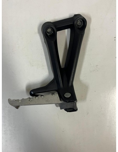 Platine repose pied passager arrière gauche YAMAHA MT09 2013 - 2016