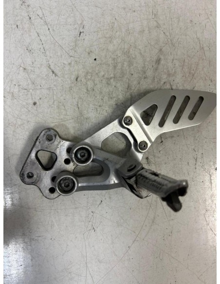 Platine gauche repose pied SUZUKI GSXR 600 2008 - 2010