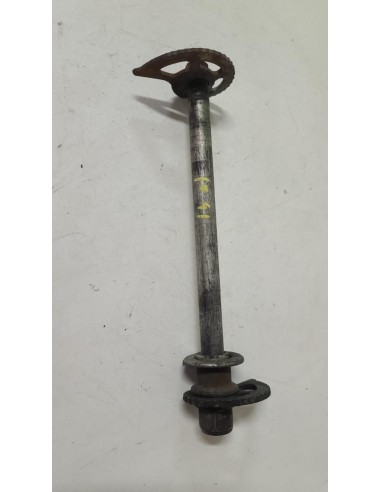 Axe de roue arrière SUZUKI DR 600 1985  -  1989