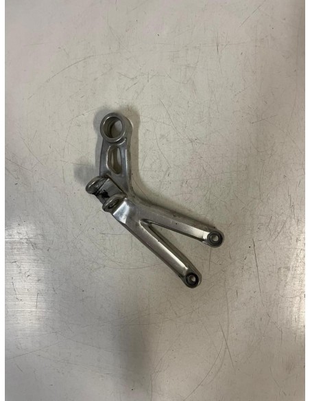 Platine repose pied passager arrière droite YAMAHA R6 1999 - 2002