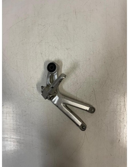 Platine repose pied passager arrière droite YAMAHA R6 1999 - 2002