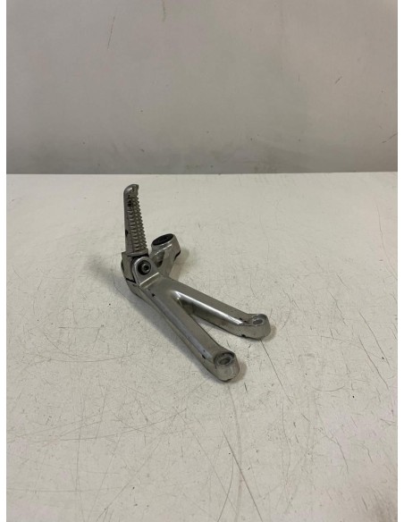 Platine repose pied passager arrière droite YAMAHA R6 1999 - 2002