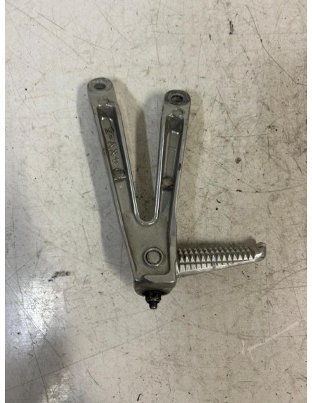 Platine repose pied passager arrière droite YAMAHA R1 1998 - 2002