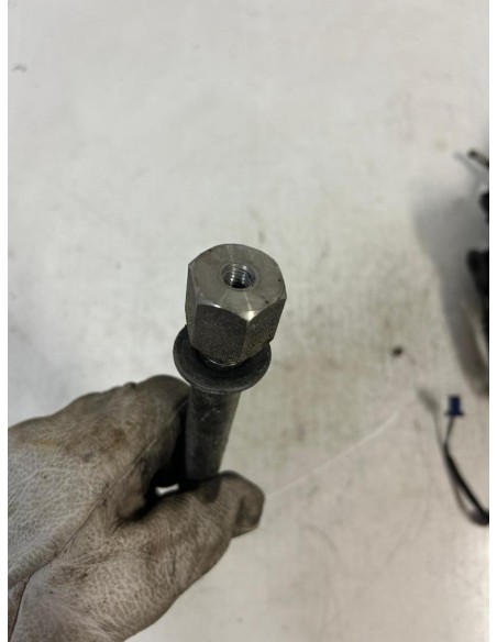 Axe de bras oscillant YAMAHA R1 1998  -  2001