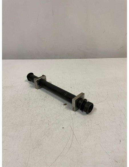 Axe de roue arrière YAMAHA R6 1999  -  2002