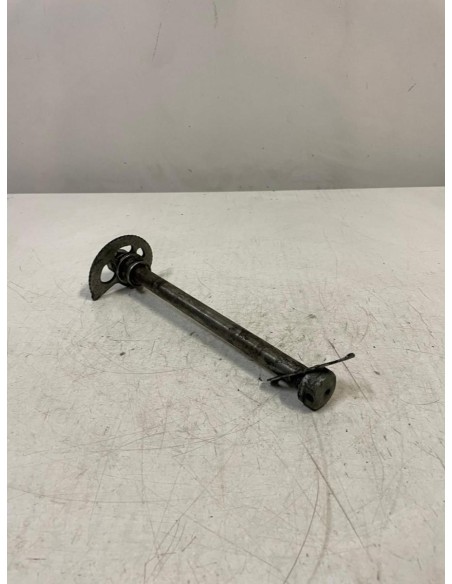 Axe de roue arrière HONDA XLR 600 1983  -  1987