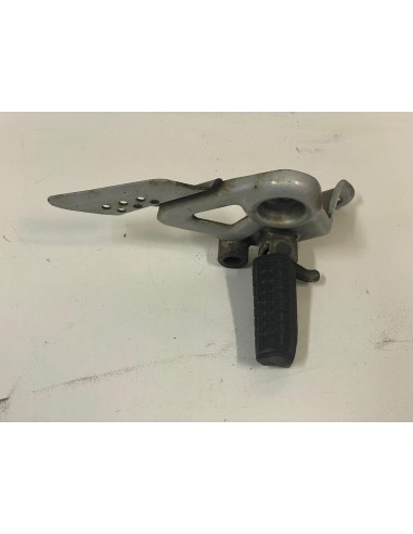 Platine avant droite repose pied conducteur HONDA CBF 125 2009  -  2014