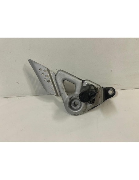 Platine avant gauche repose pied HONDA CB 125 F 2009 - 2014