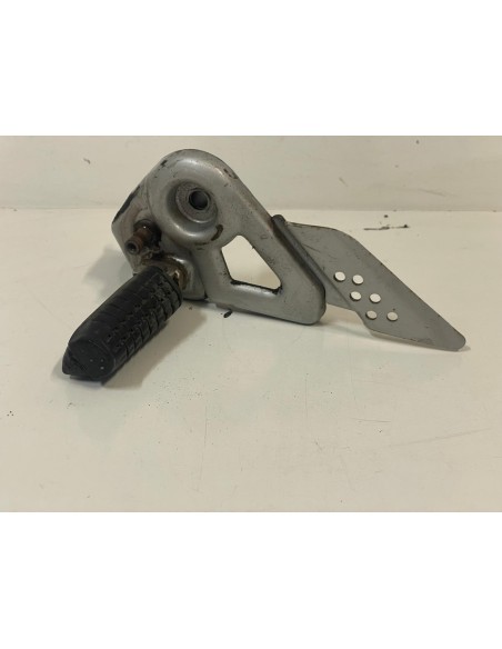 Platine avant gauche repose pied HONDA CB 125 F 2009 - 2014