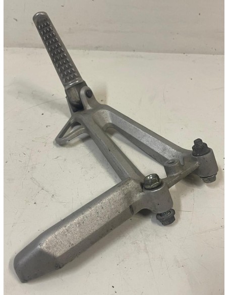 Platine repose pied passager arrière gauche HONDA CBR 600 F 1999 - 2000