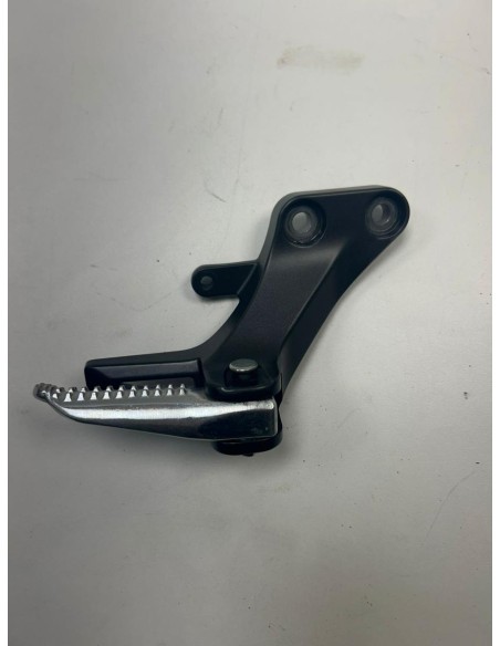 Platine repose pied passager arrière droite YAMAHA MT09 2021 - 2023