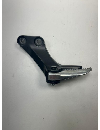 Platine repose pied passager arrière gauche YAMAHA MT09 2021 - 2023
