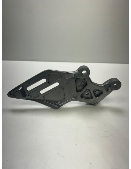 Platine gauche repose pied YAMAHA MT09 2021 - 2023