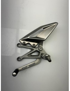 Platine gauche repose pied TRIUMPH STREET TRIPLE 765 2017 - 2019