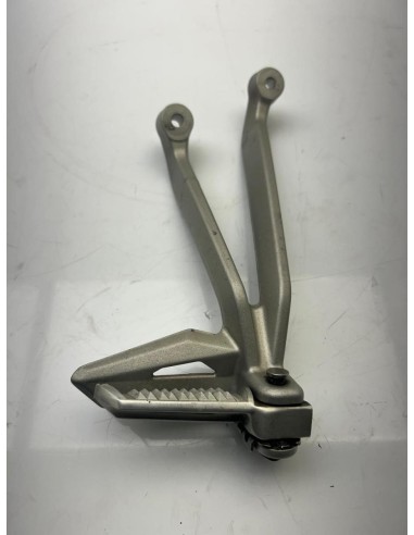 Platine repose pied passager arrière droite TRIUMPH STREET TRIPLE 765 2017 - 2019