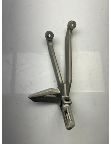 Platine repose pied passager arrière droite TRIUMPH STREET TRIPLE 765 2017 - 2019