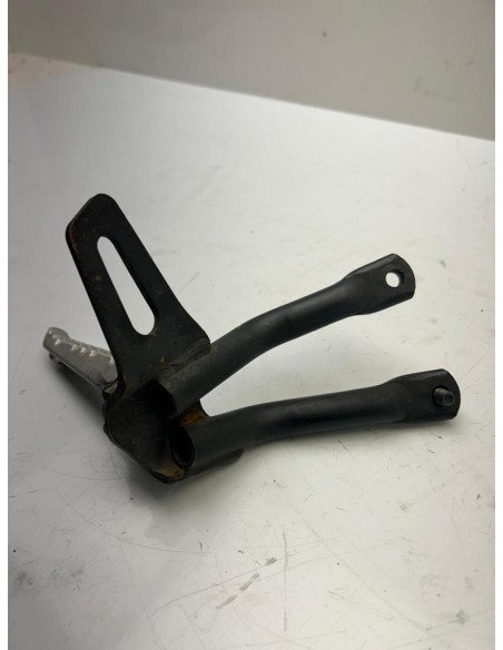 Platine repose pied passager arrière gauche YAMAHA MT03 2006 - 2014