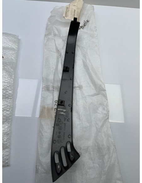 Carénage inférieur droit de coque arrière PIAGGIO VESPA 125 2006 - 2013