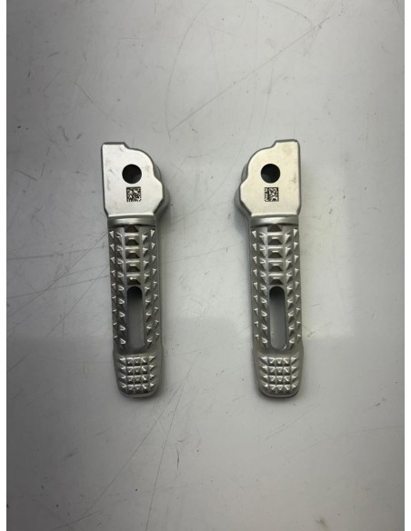 Repose pieds passager arrière gauche et droit neuf BMW S1000RR 2022 - 2024