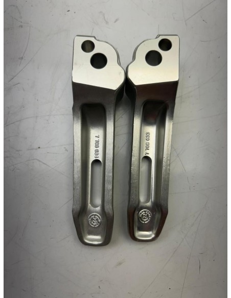 Repose pieds passager arrière gauche et droit neuf BMW S1000RR 2022 - 2024