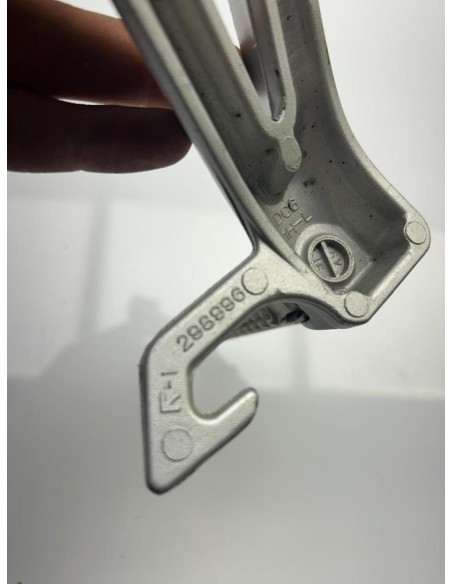 Platine repose pied passager arrière gauche SUZUKI GSXR 600 2006 - 2007