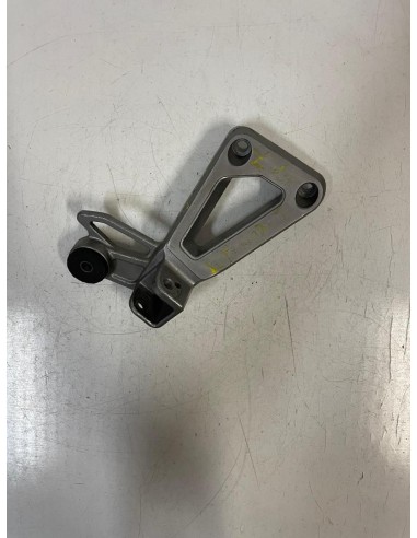 Platine repose pied passager arrière droite SUZUKI BANDIT 1200 1996 - 2000