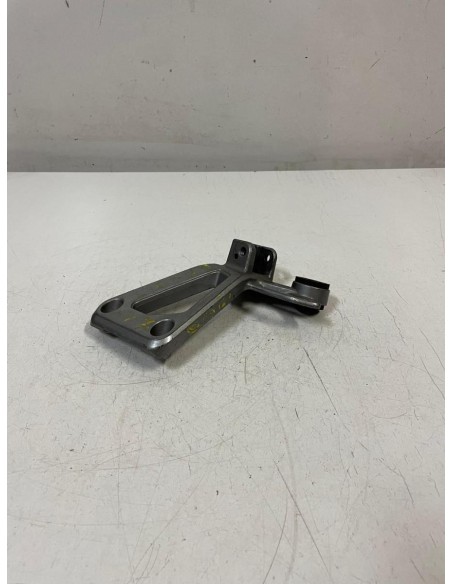 Platine repose pied passager arrière droite SUZUKI BANDIT 1200 1996 - 2000