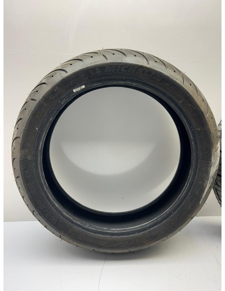 Pneu avant michelin pilot road 4 120/70/17 et arrière 160/60/17 - OCCASION