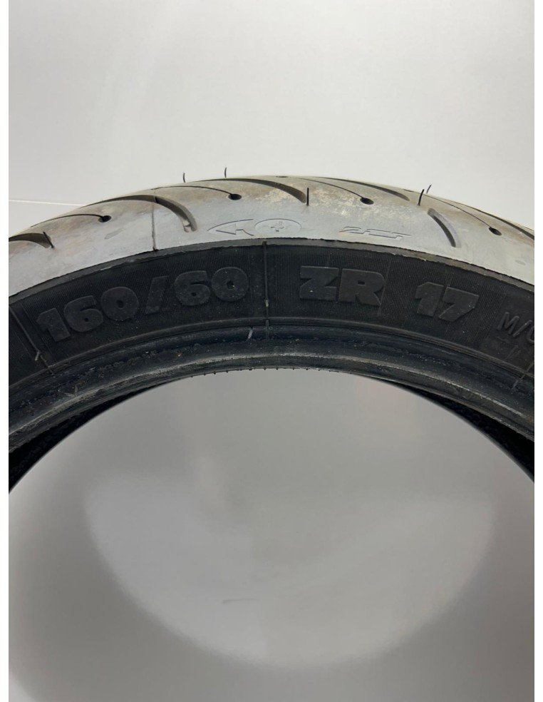 Pneu avant michelin pilot road 4 120/70/17 et arrière 160/60/17 - OCCASION