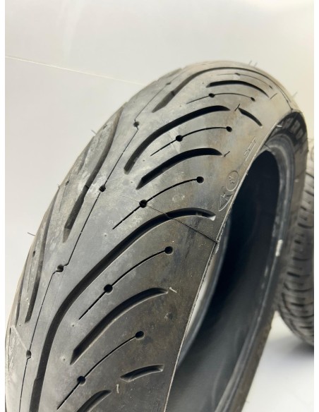 Pneu avant michelin pilot road 4 120/70/17 et arrière 160/60/17 - OCCASION