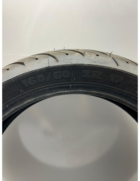 Pneu avant michelin pilot road 4 120/70/17 et arrière 160/60/17 - OCCASION
