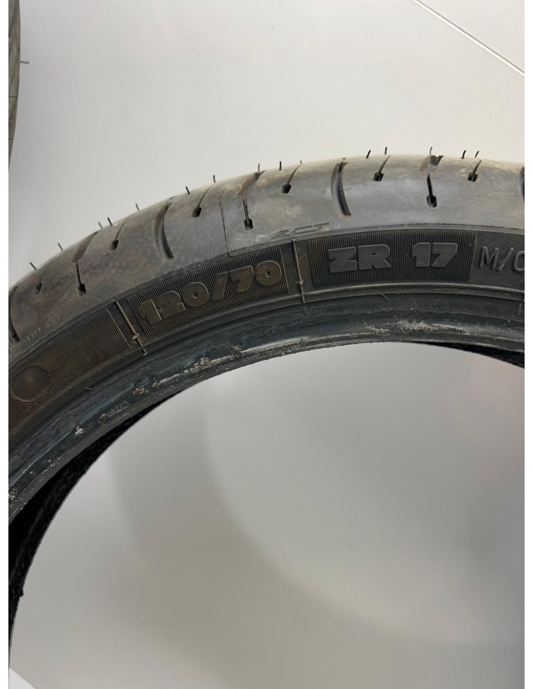 Pneu avant michelin pilot road 4 120/70/17 et arrière 160/60/17 - OCCASION
