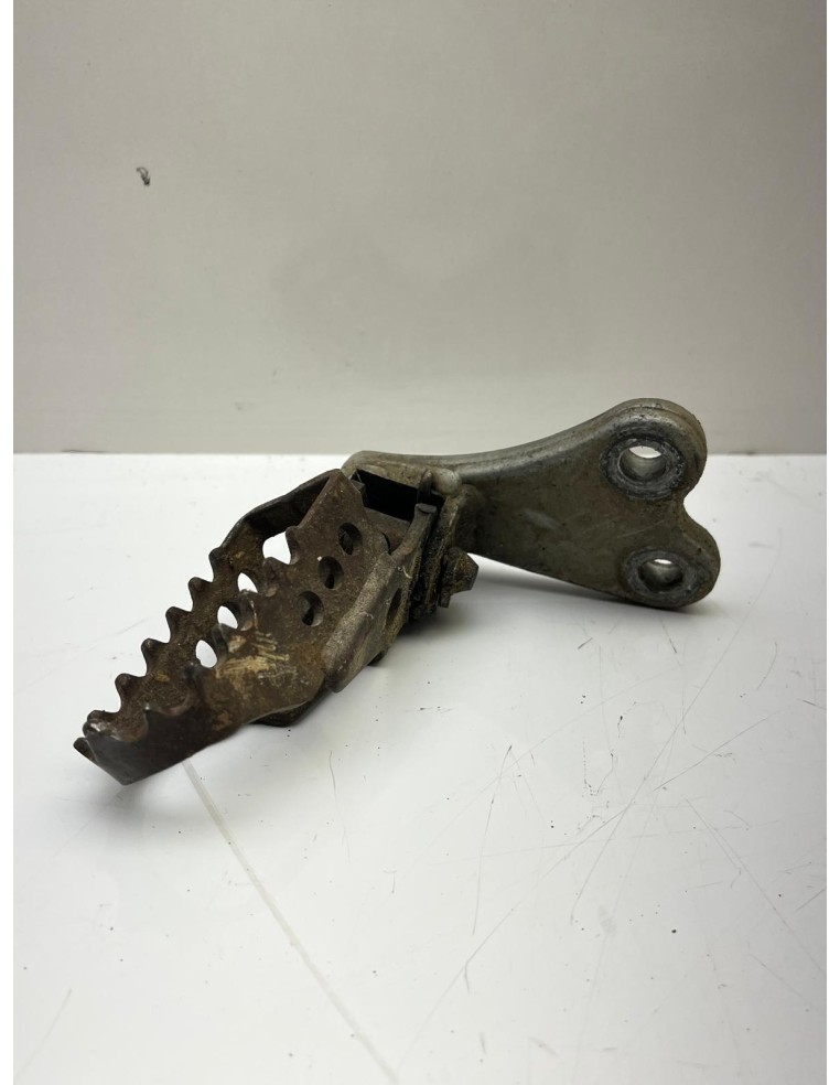 Platine et repose pied avant gauche YAMAHA TTR 600 1994 - 2004