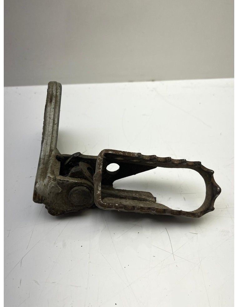 Platine et repose pied avant gauche YAMAHA TTR 600 1994 - 2004