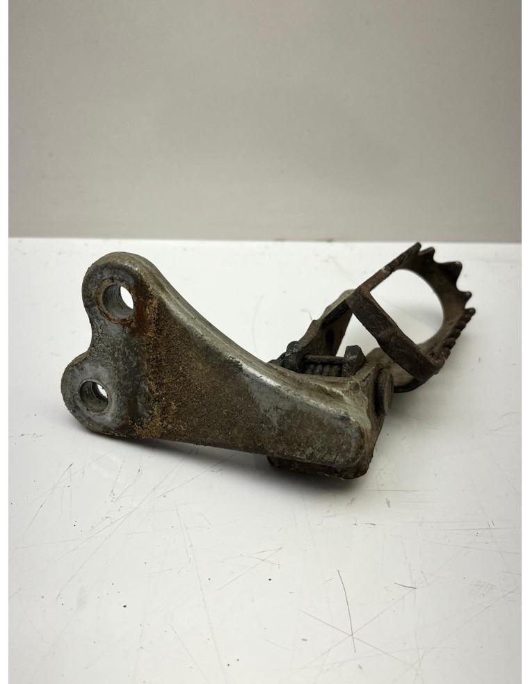 Platine et repose pied avant gauche YAMAHA TTR 600 1994 - 2004