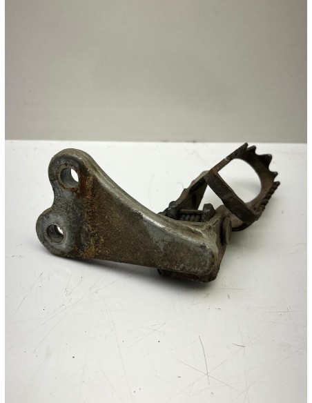 Platine et repose pied avant gauche YAMAHA TTR 600 1994 - 2004