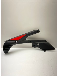 Flanc sous selle gauche pour APRILIA RS 125 années 2006 / 2007 / 2008 / 2009 / 2010 / 2011 AP8184870