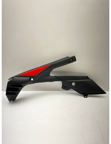 Flanc sous selle gauche pour APRILIA RS 125 années 2006 / 2007 / 2008 / 2009 / 2010 / 2011 AP8184870