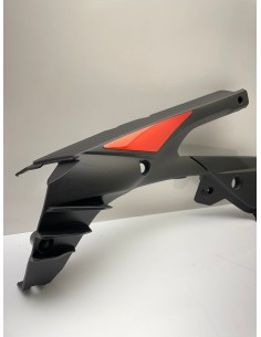 Flanc sous selle gauche pour APRILIA RS 125 années 2006 / 2007 / 2008 / 2009 / 2010 / 2011 AP8184870 2